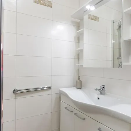 1 Bedroom Lovely In Lägenhet *