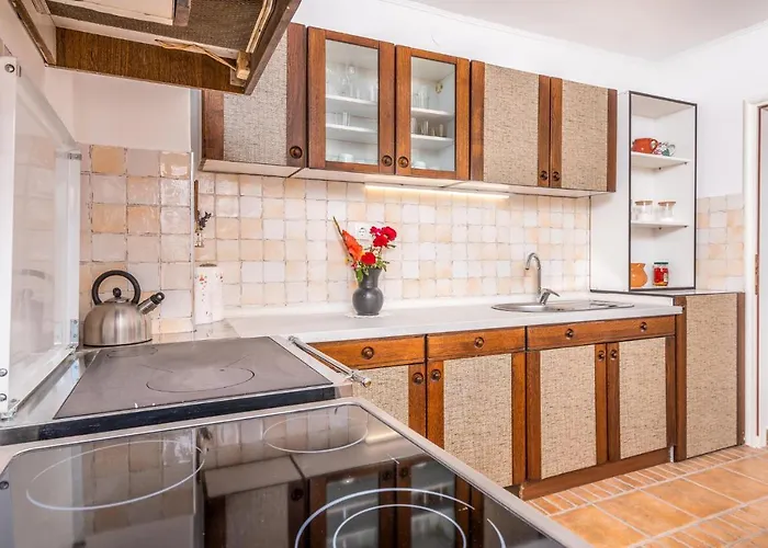 1 Bedroom Awesome In Appartement *