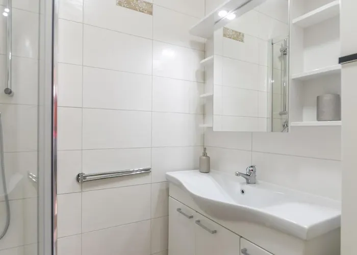 1 Bedroom Awesome In Appartement *