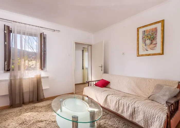 1 Bedroom Awesome In Appartement *
